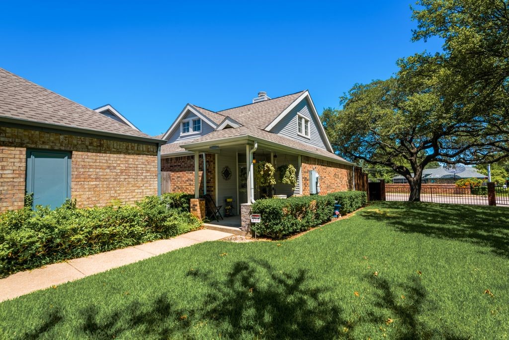 4147 Hollow Oak Drive Dallas TX 75287