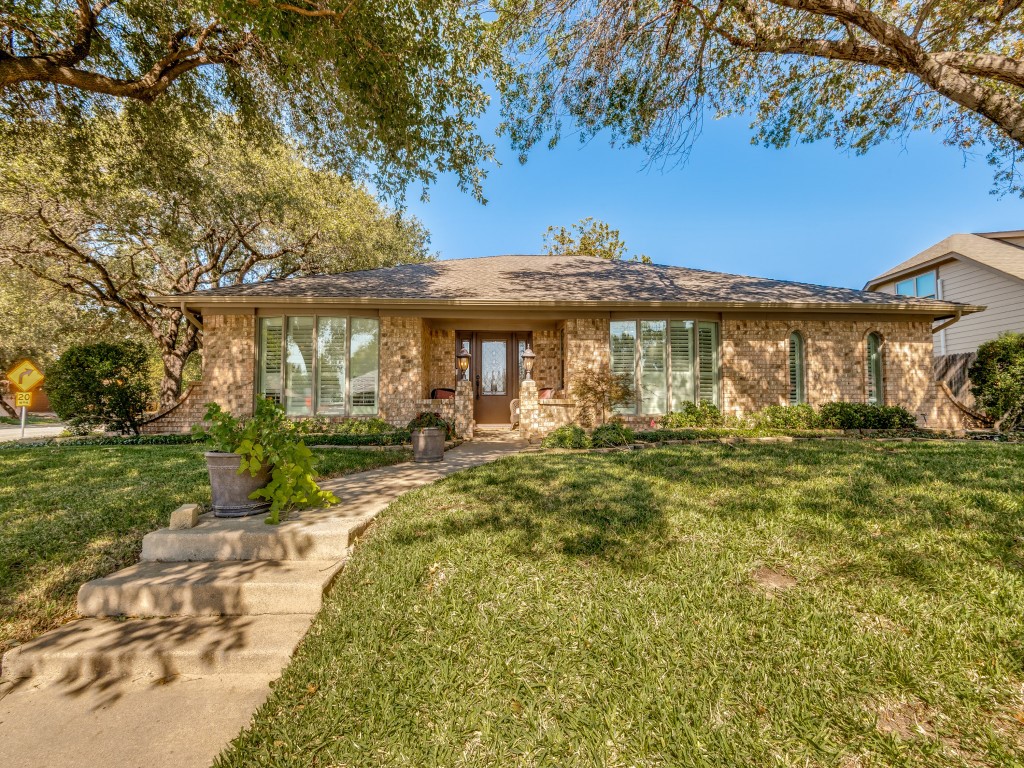 100 Hillview Court Hurst TX 76054