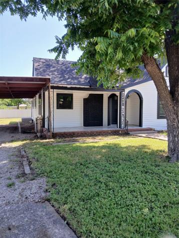 208 E 9th Street Coleman TX 76834