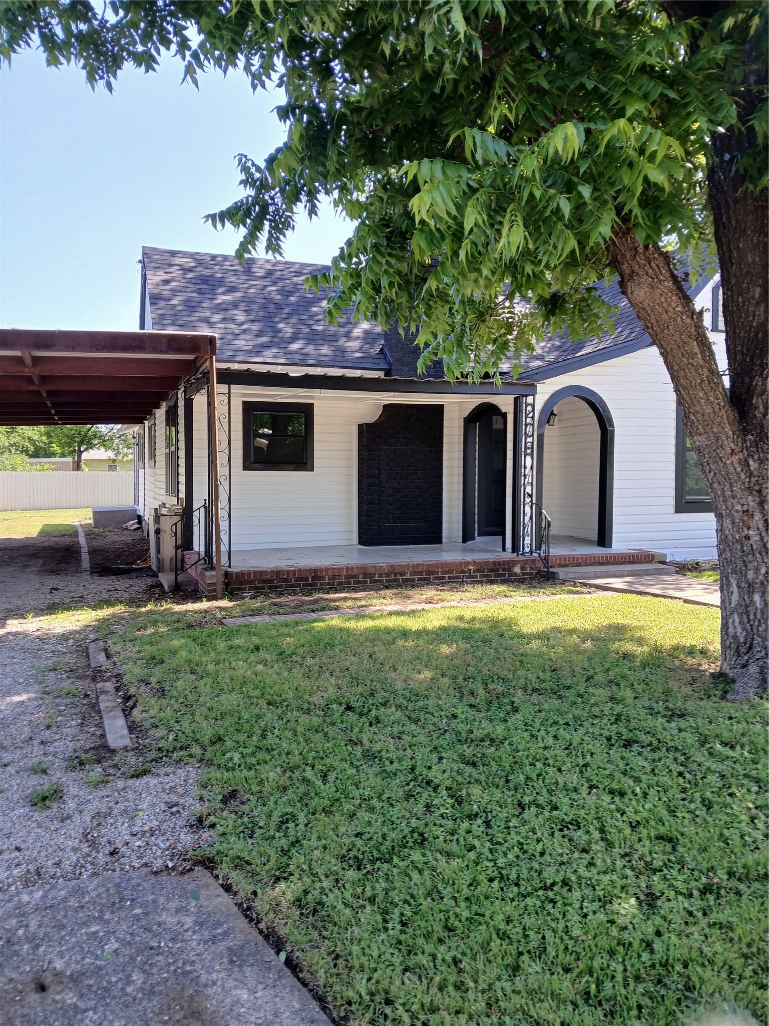 208 E 9th Street Coleman TX 76834