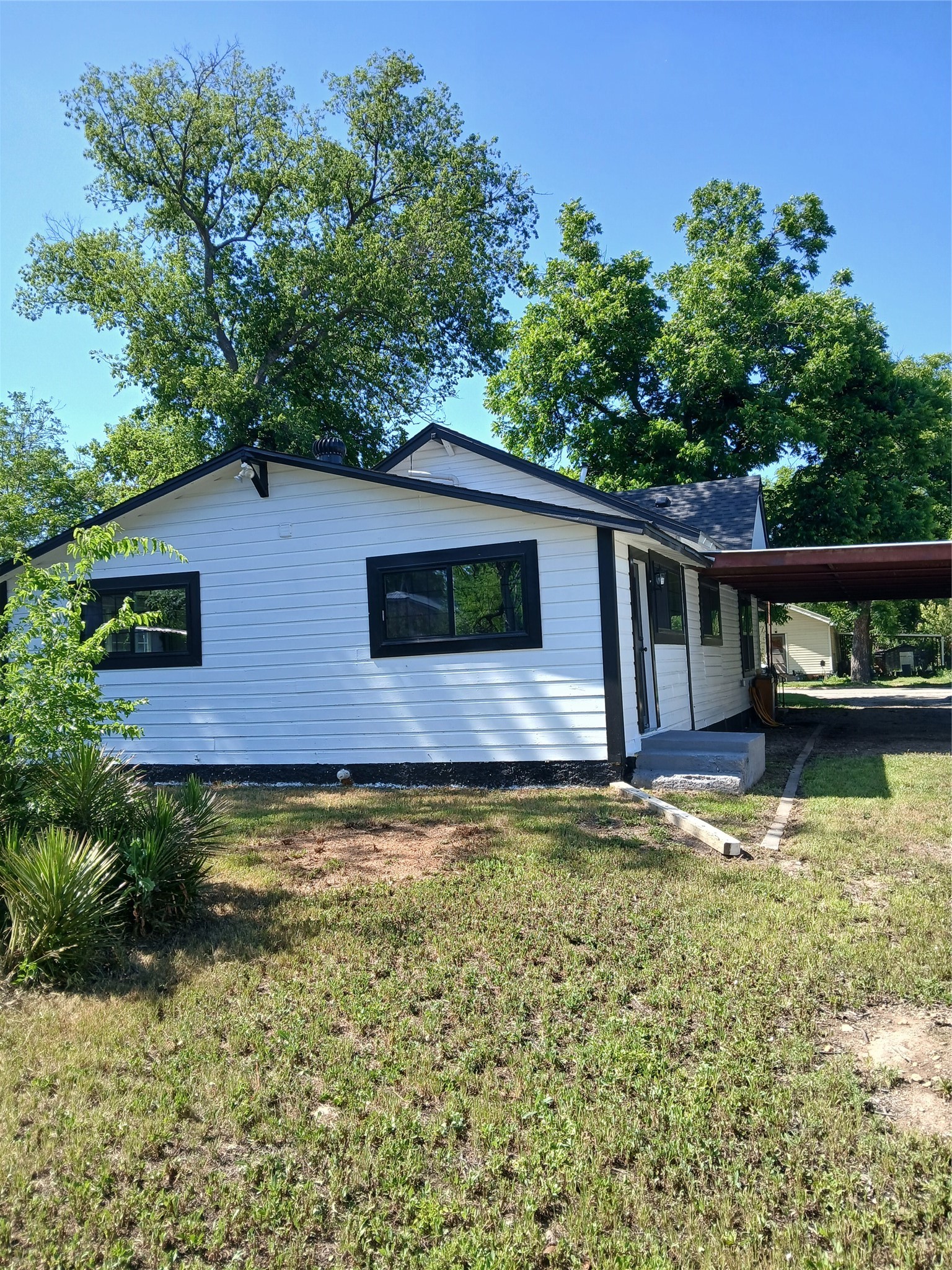 208 E 9th Street Coleman TX 76834