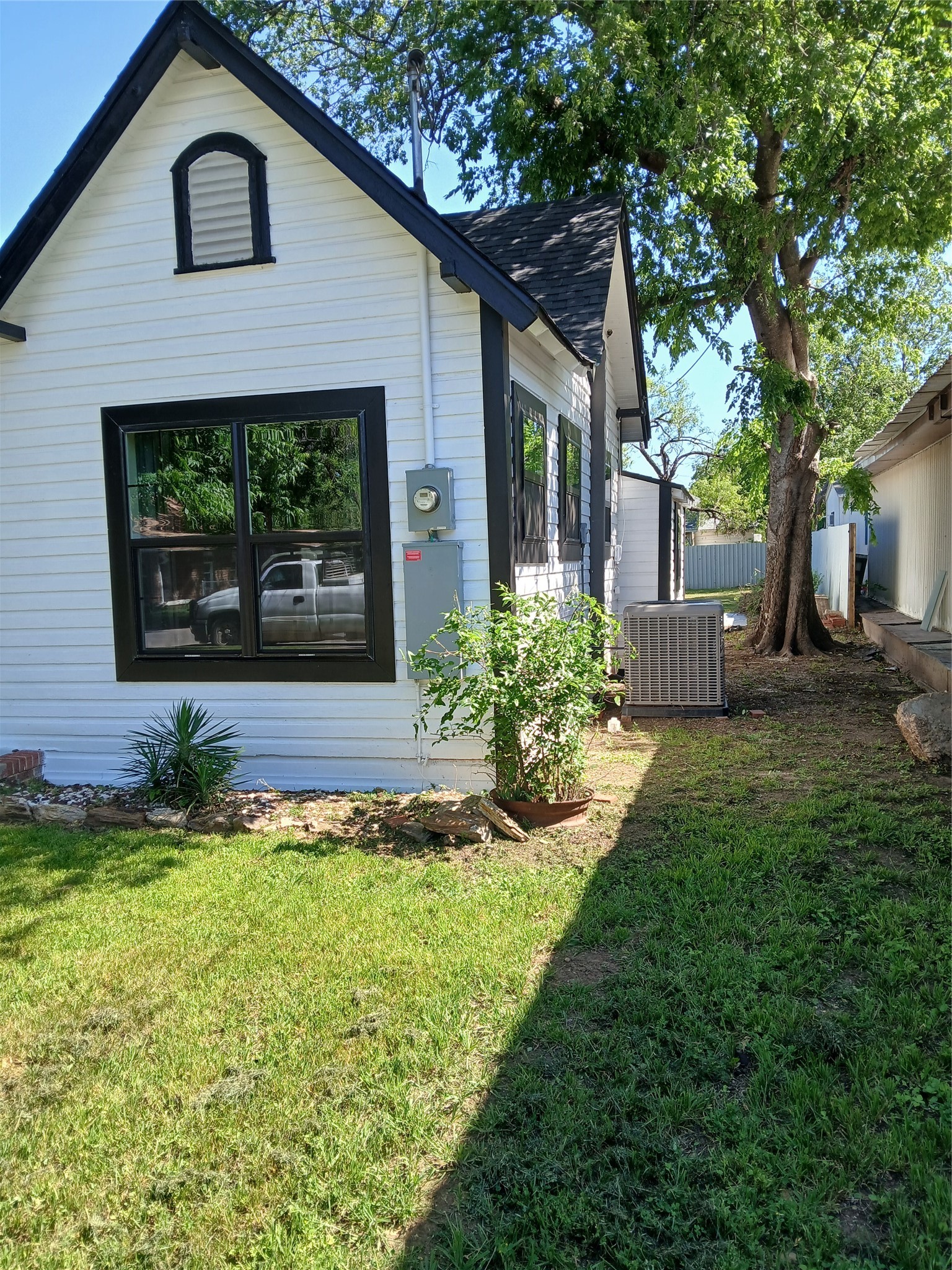 208 E 9th Street Coleman TX 76834