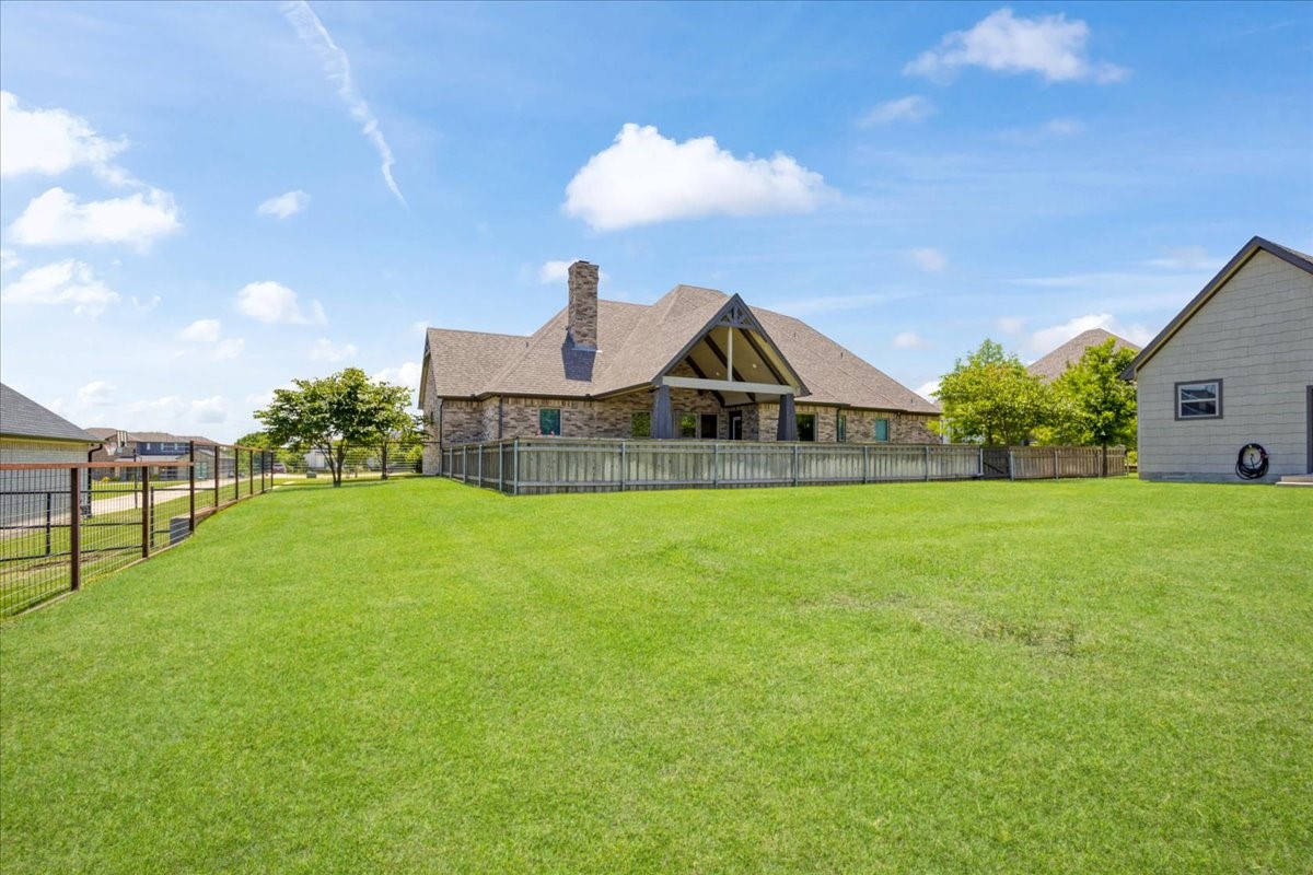 137 Blackthorn Drive Van Alstyne TX 75495