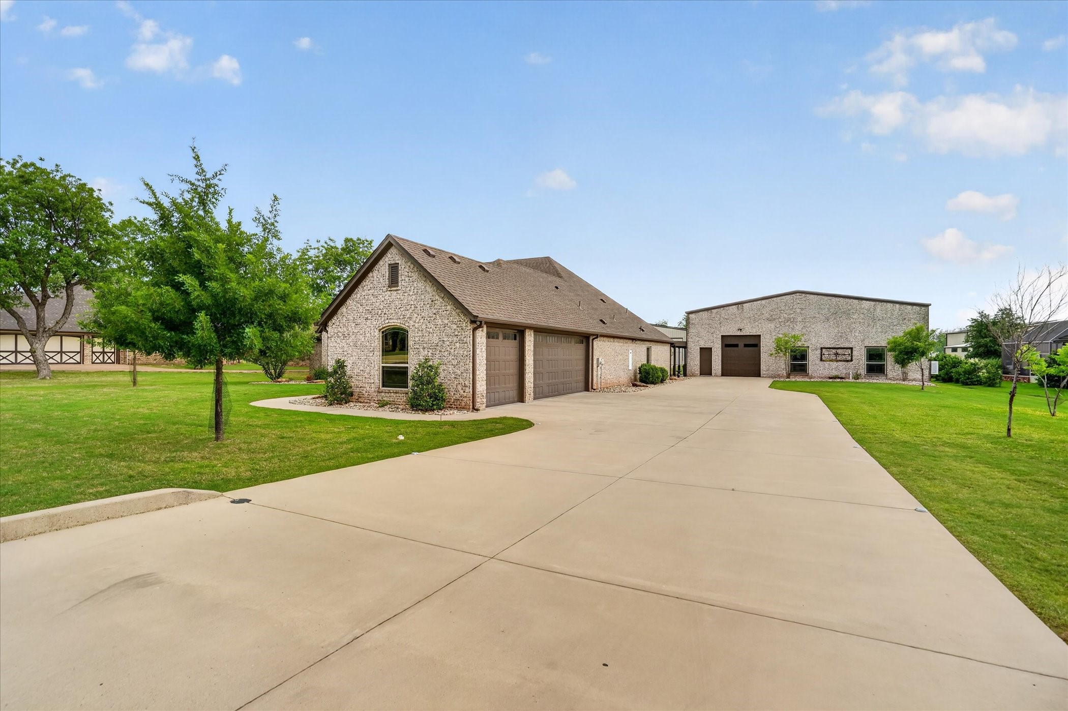 4103 King Air Court Granbury TX 76049