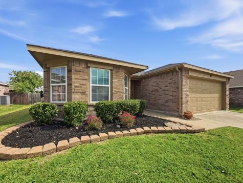 1405 Eagles Nest Trail Krum TX 76249
