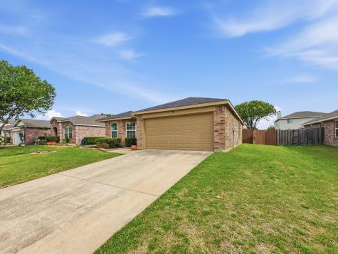 1405 Eagles Nest Trail Krum TX 76249