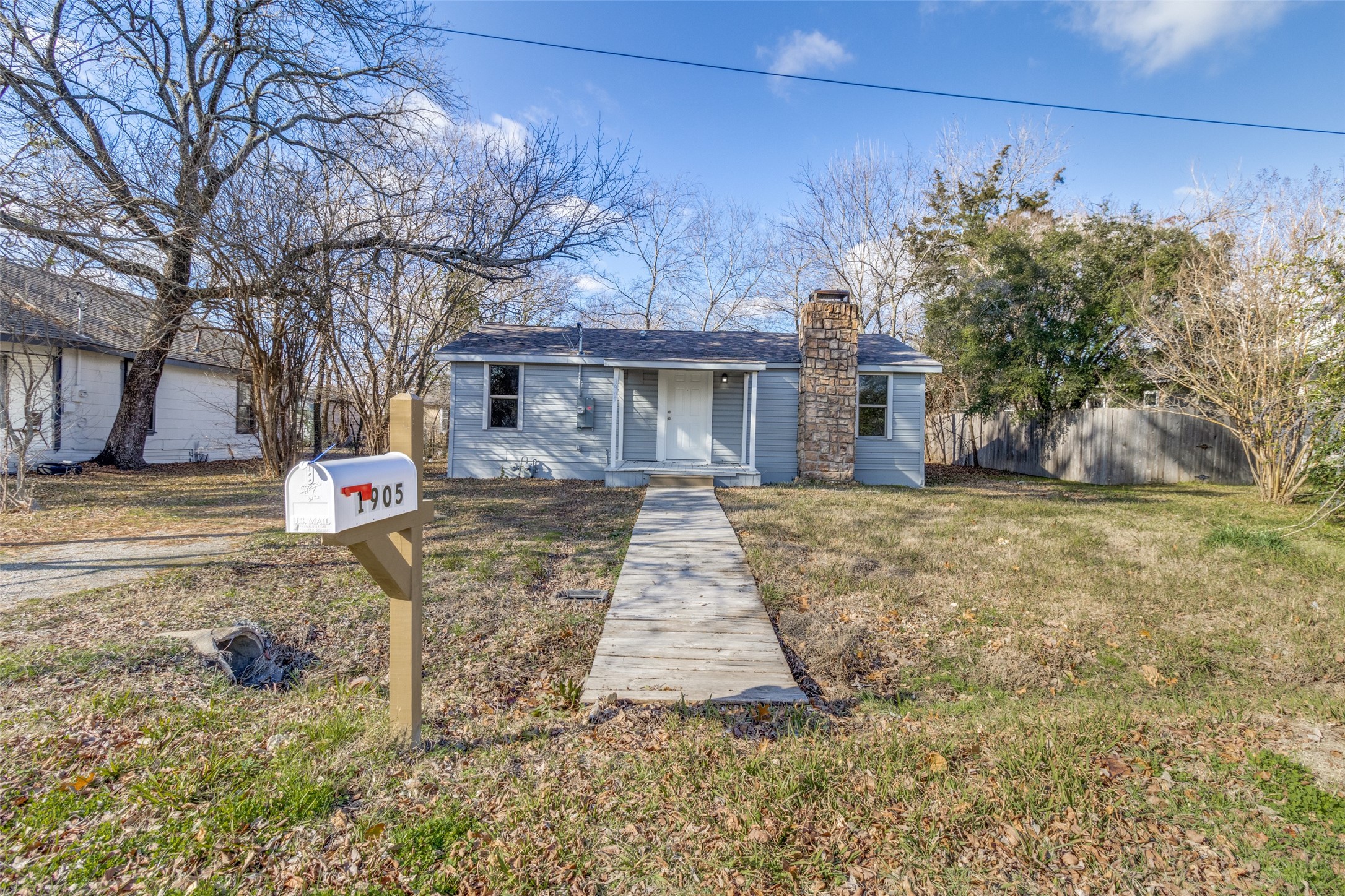1905 N Main Street Bonham TX 75418