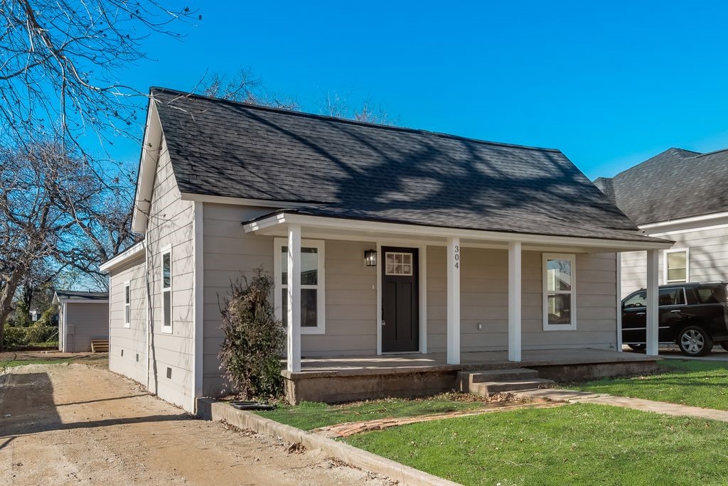 304 Baurline Street Fort Worth TX 76111