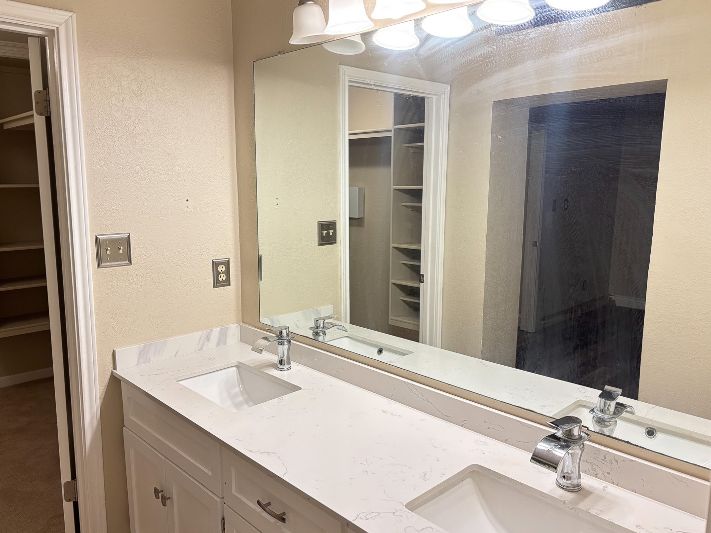 6017 Shady Valley Court Garland TX 75043