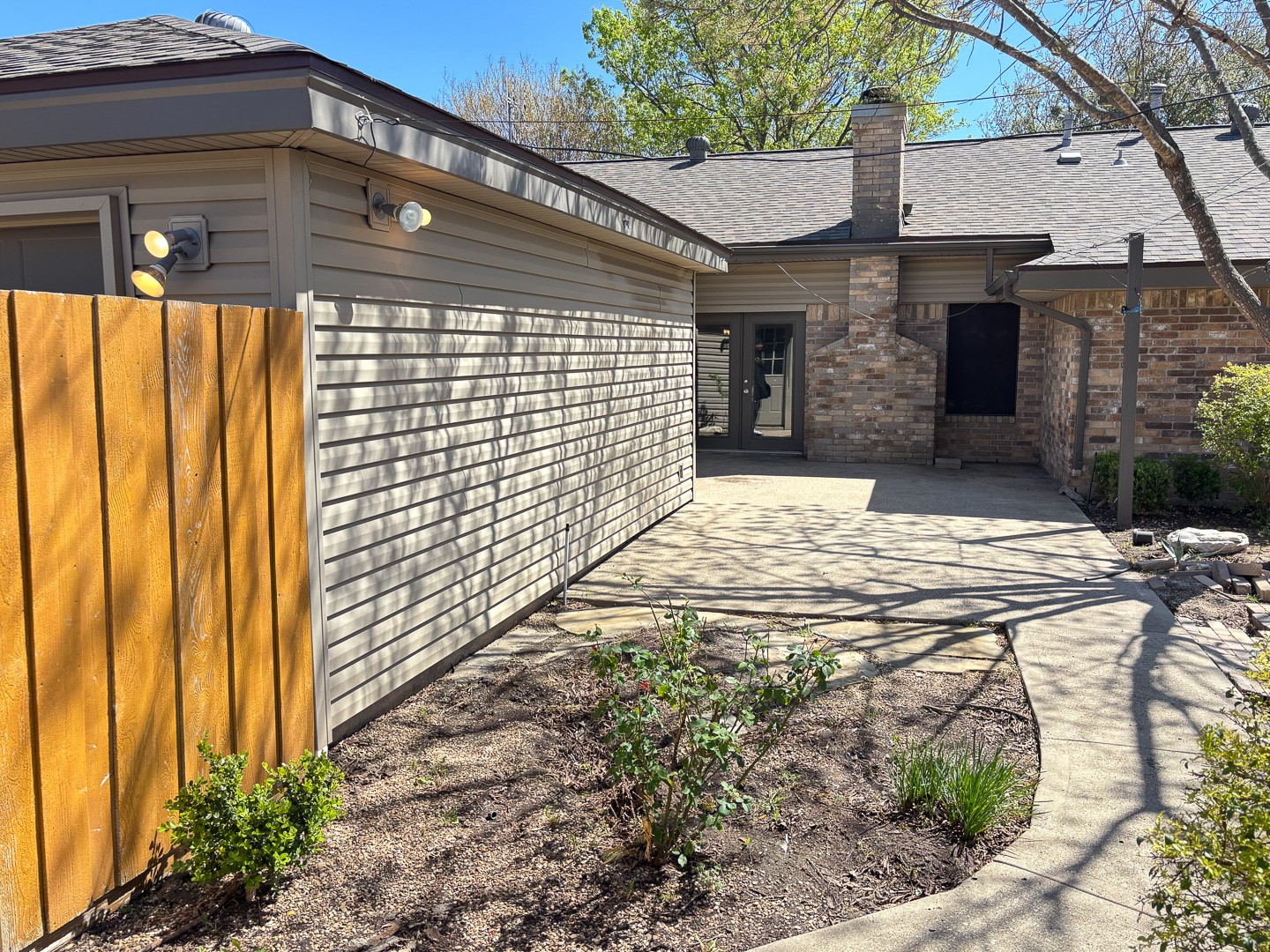 6017 Shady Valley Court Garland TX 75043