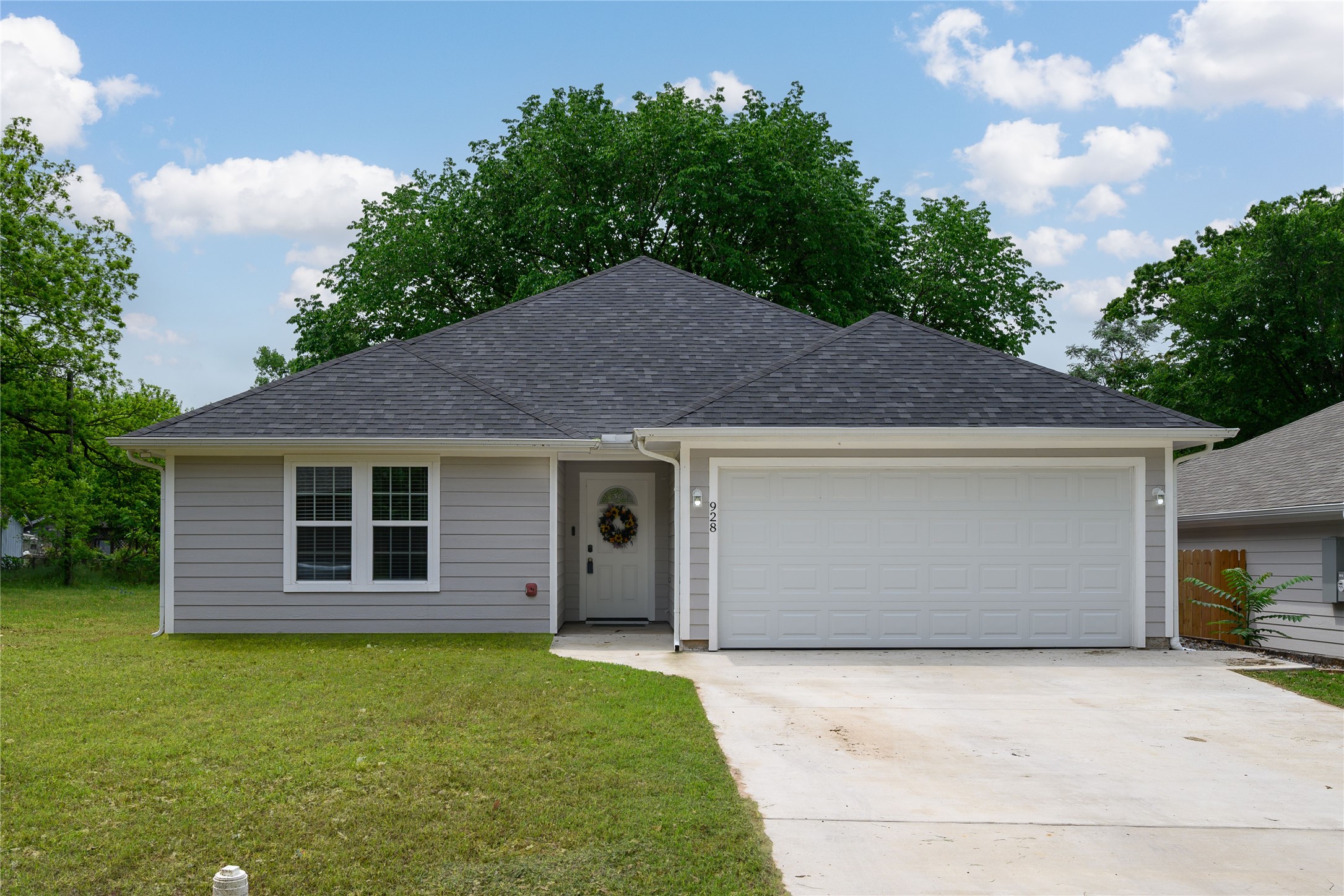 928 W Chase Street Denison TX 75020