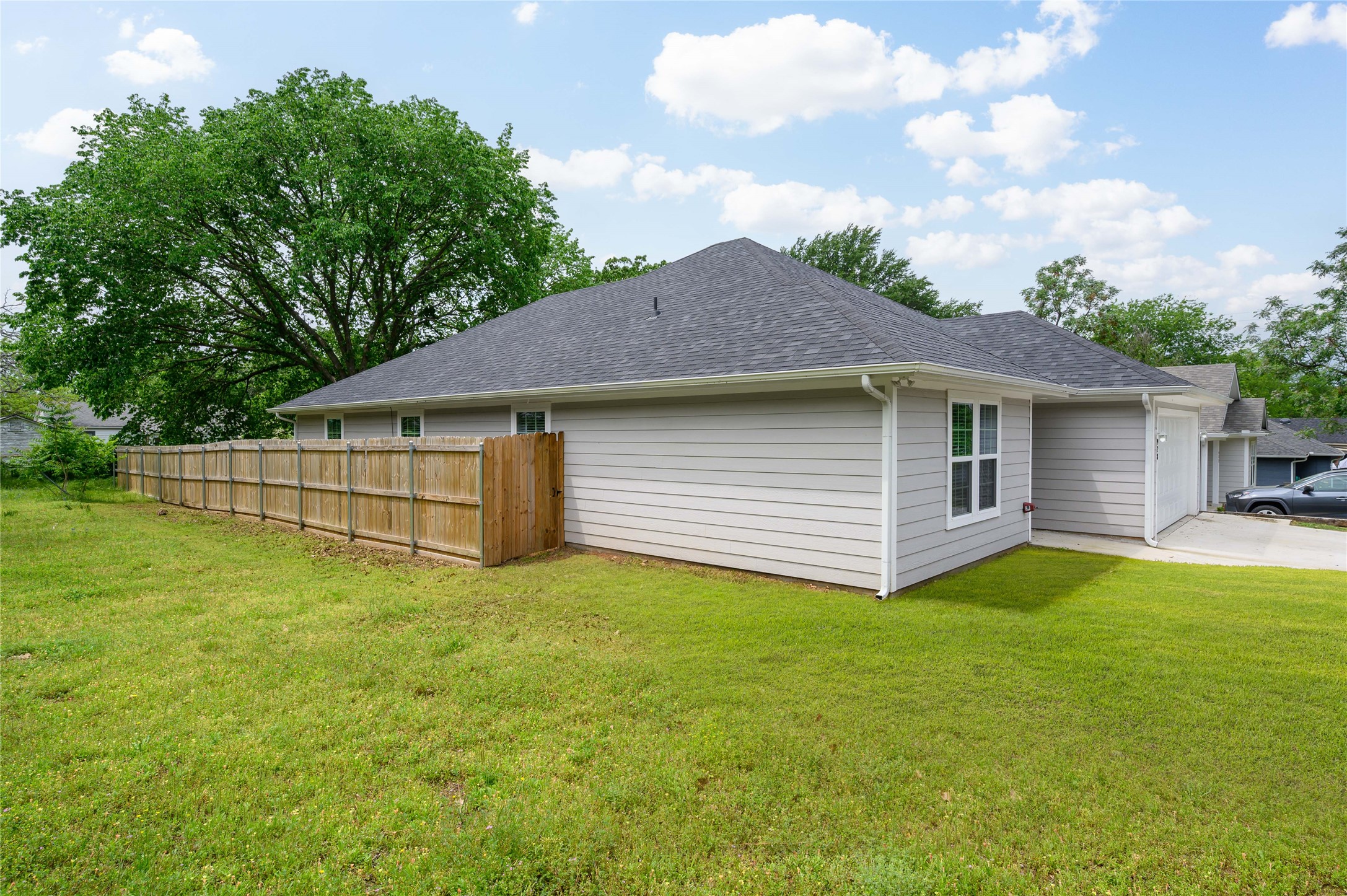 928 W Chase Street Denison TX 75020