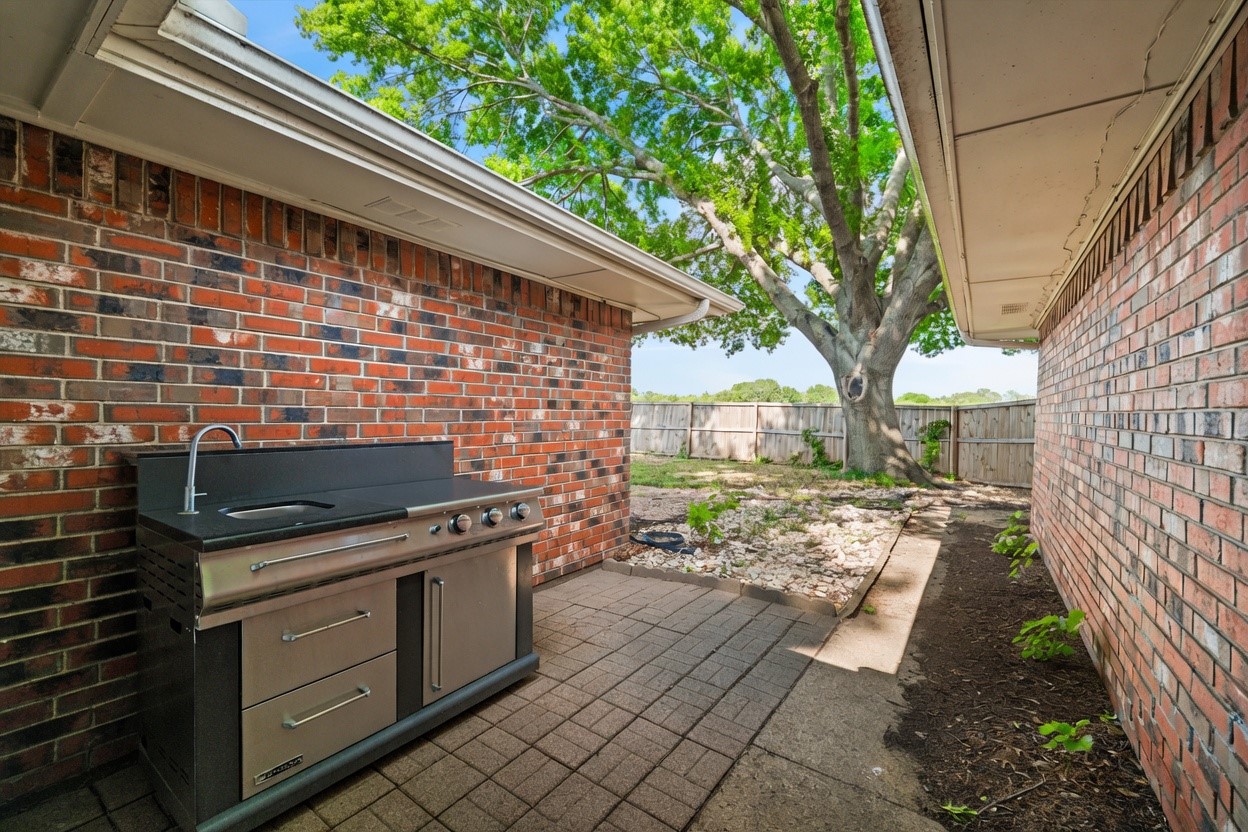 1012 Townsend Lane Desoto TX 75115