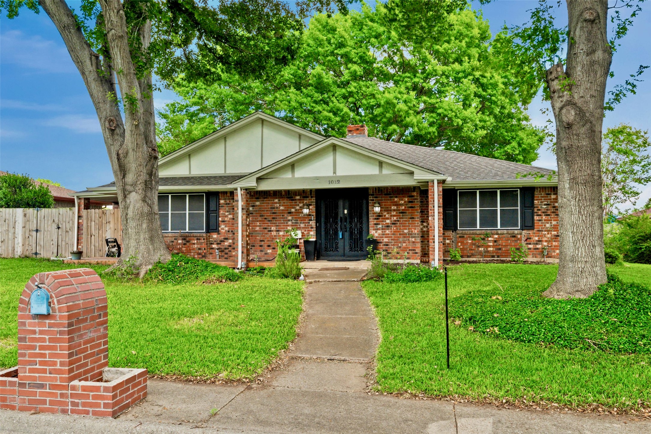 1012 Townsend Lane Desoto TX 75115