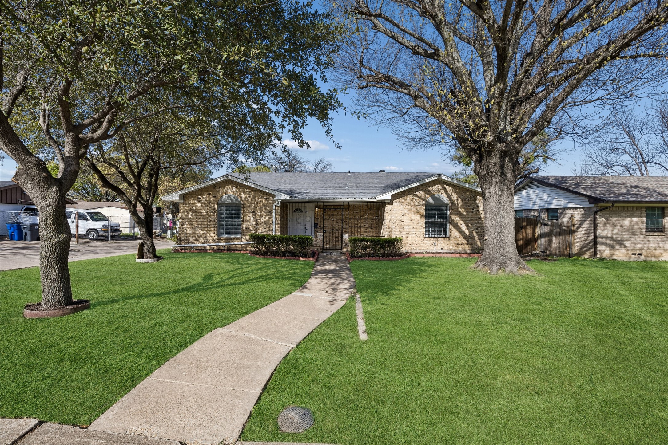 831 Kelso Drive Dallas TX 75211