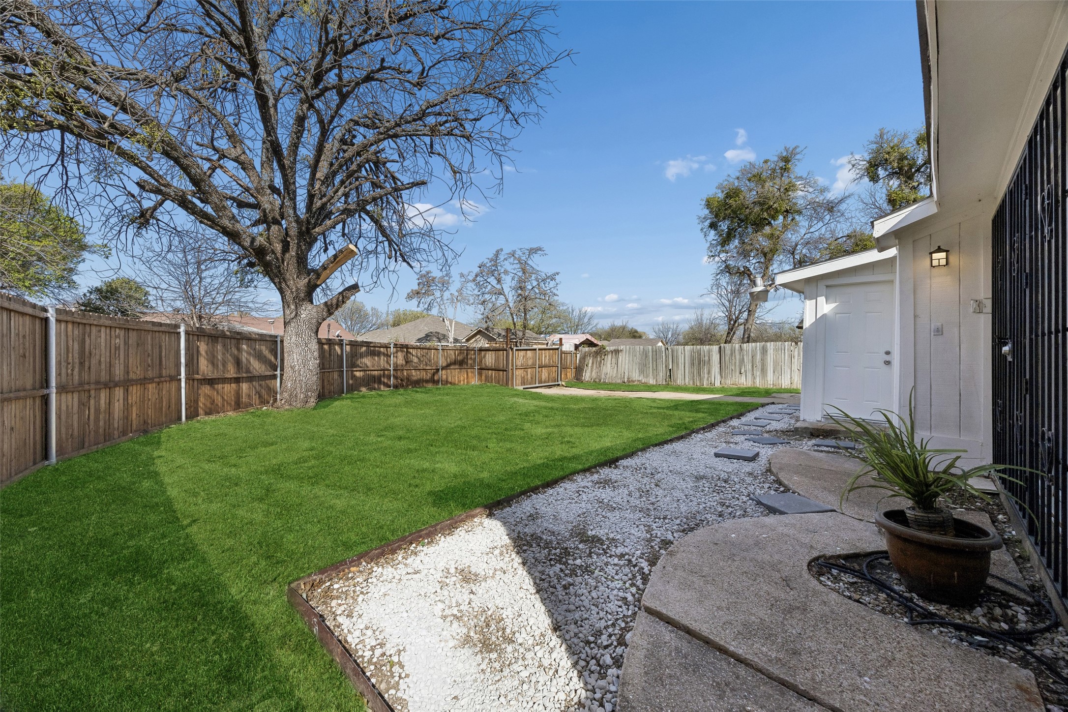 831 Kelso Drive Dallas TX 75211