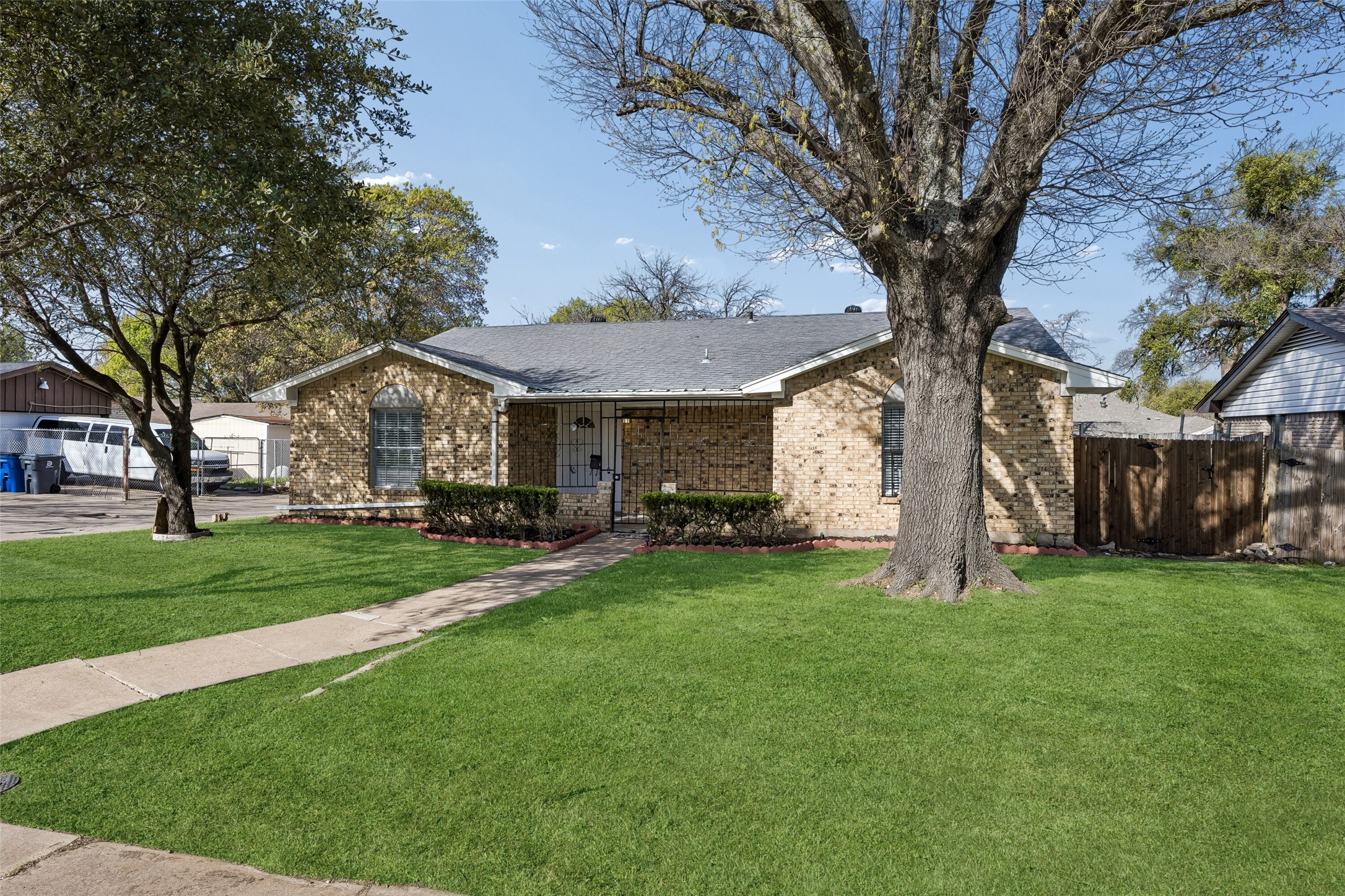 831 Kelso Drive Dallas TX 75211