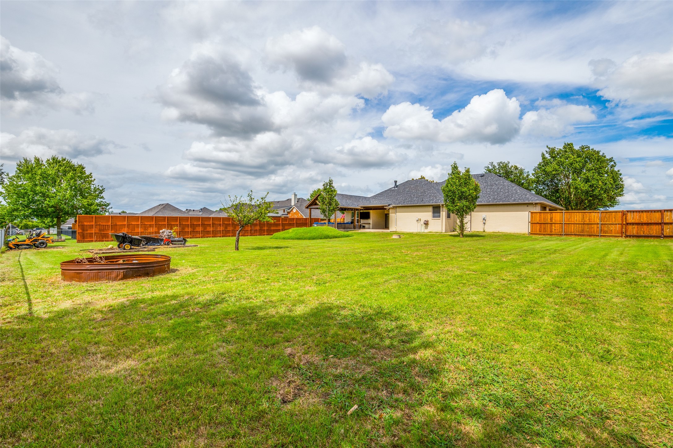 1320 E Highland Road Waxahachie TX 75167