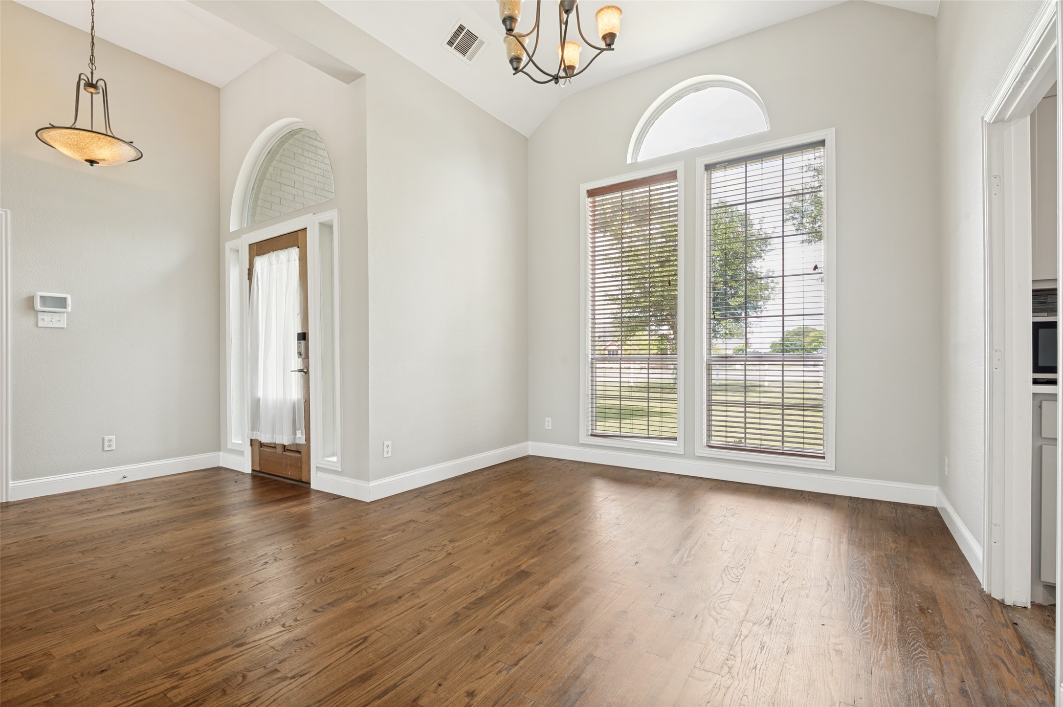1320 E Highland Road Waxahachie TX 75167