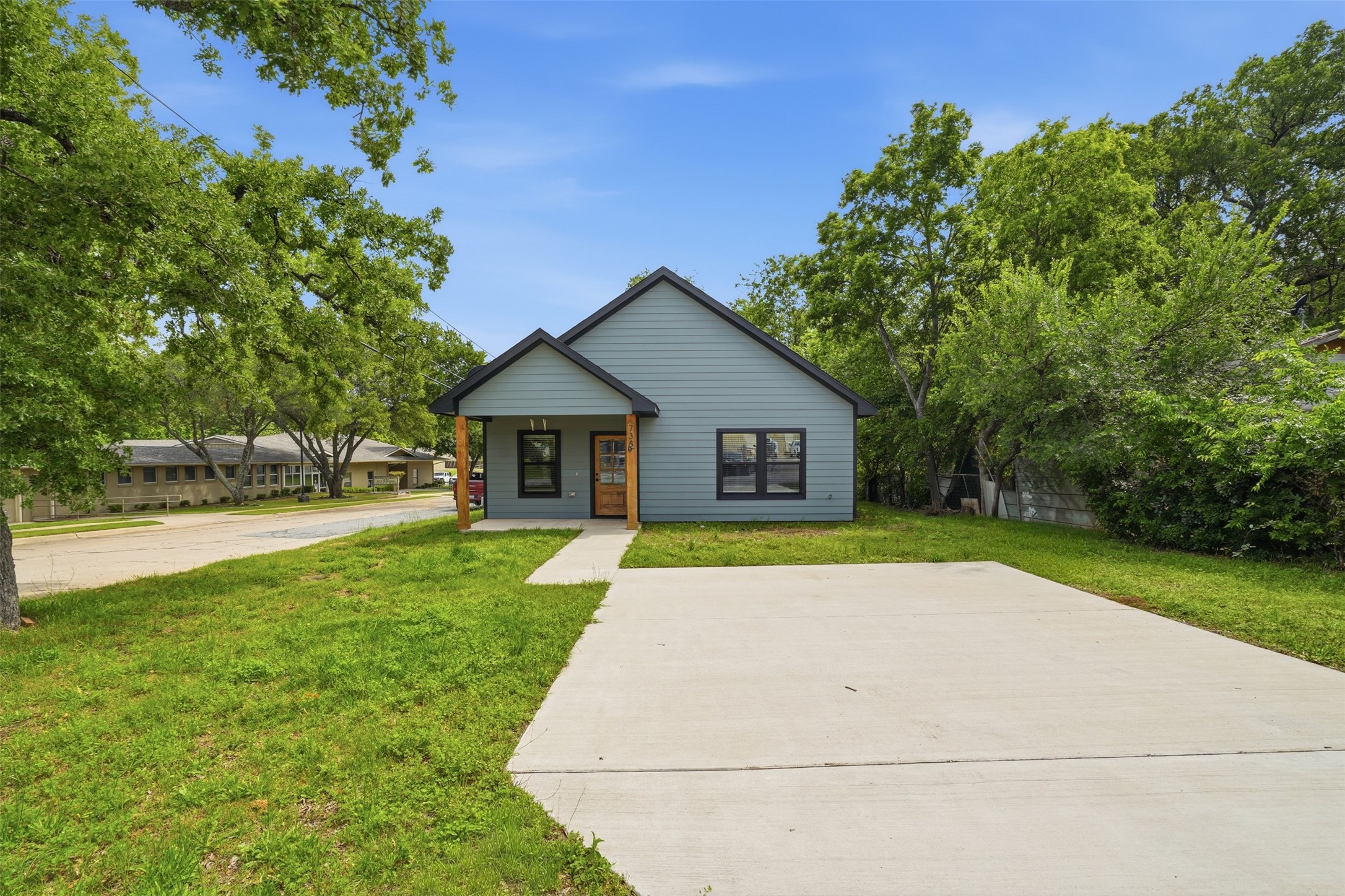738 E Sears Street Denison TX 75021