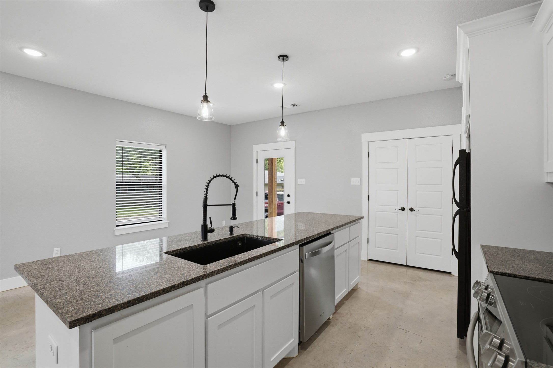 738 E Sears Street Denison TX 75021