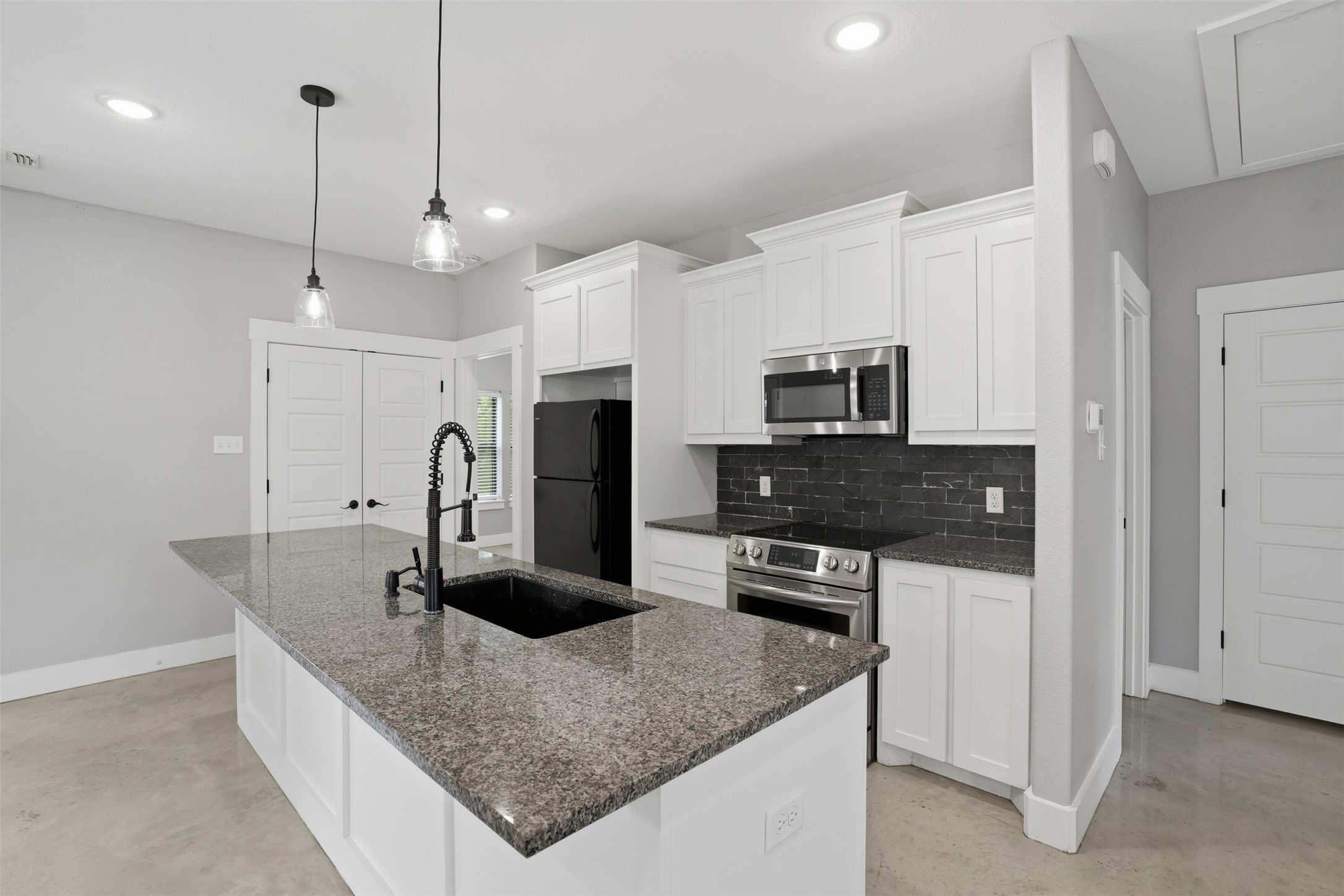 738 E Sears Street Denison TX 75021