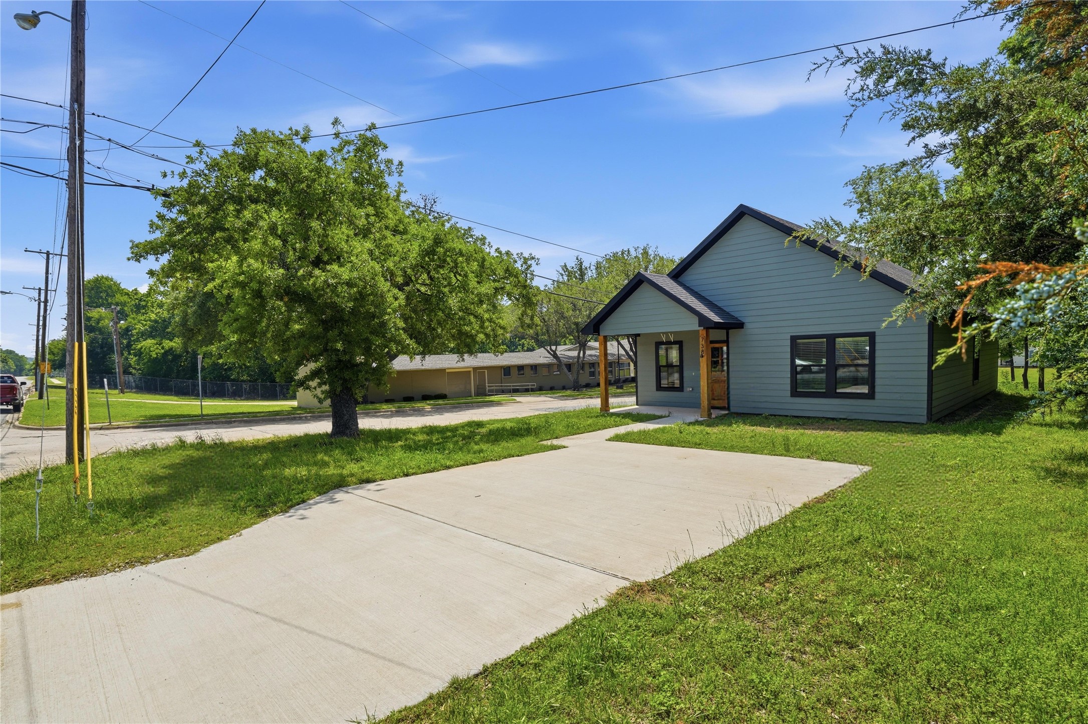738 E Sears Street Denison TX 75021