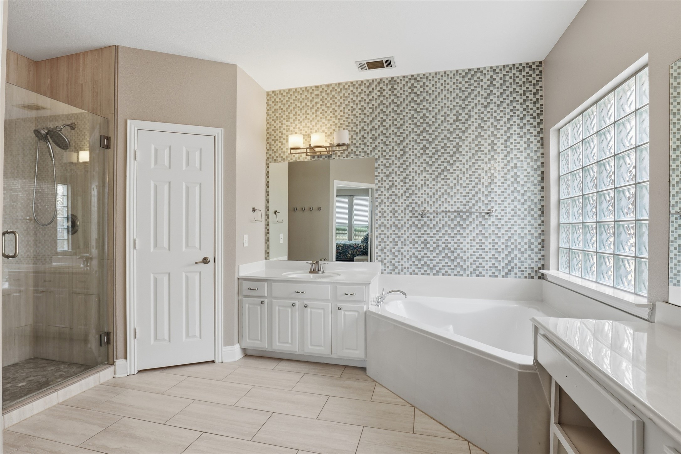 2451 Beachview Drive Grand Prairie TX 75054
