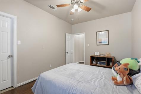 2451 Beachview Drive Grand Prairie TX 75054
