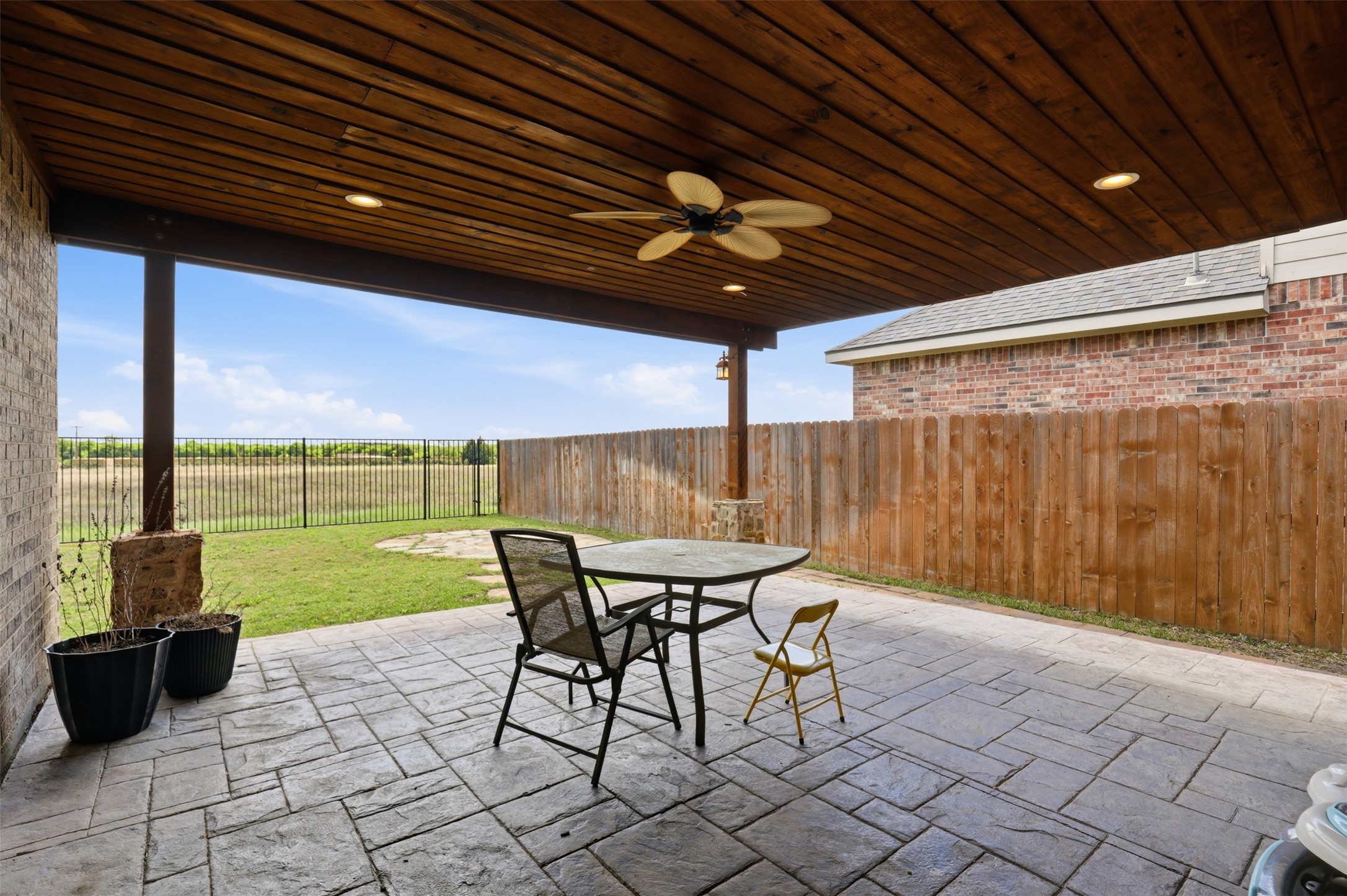 2451 Beachview Drive Grand Prairie TX 75054