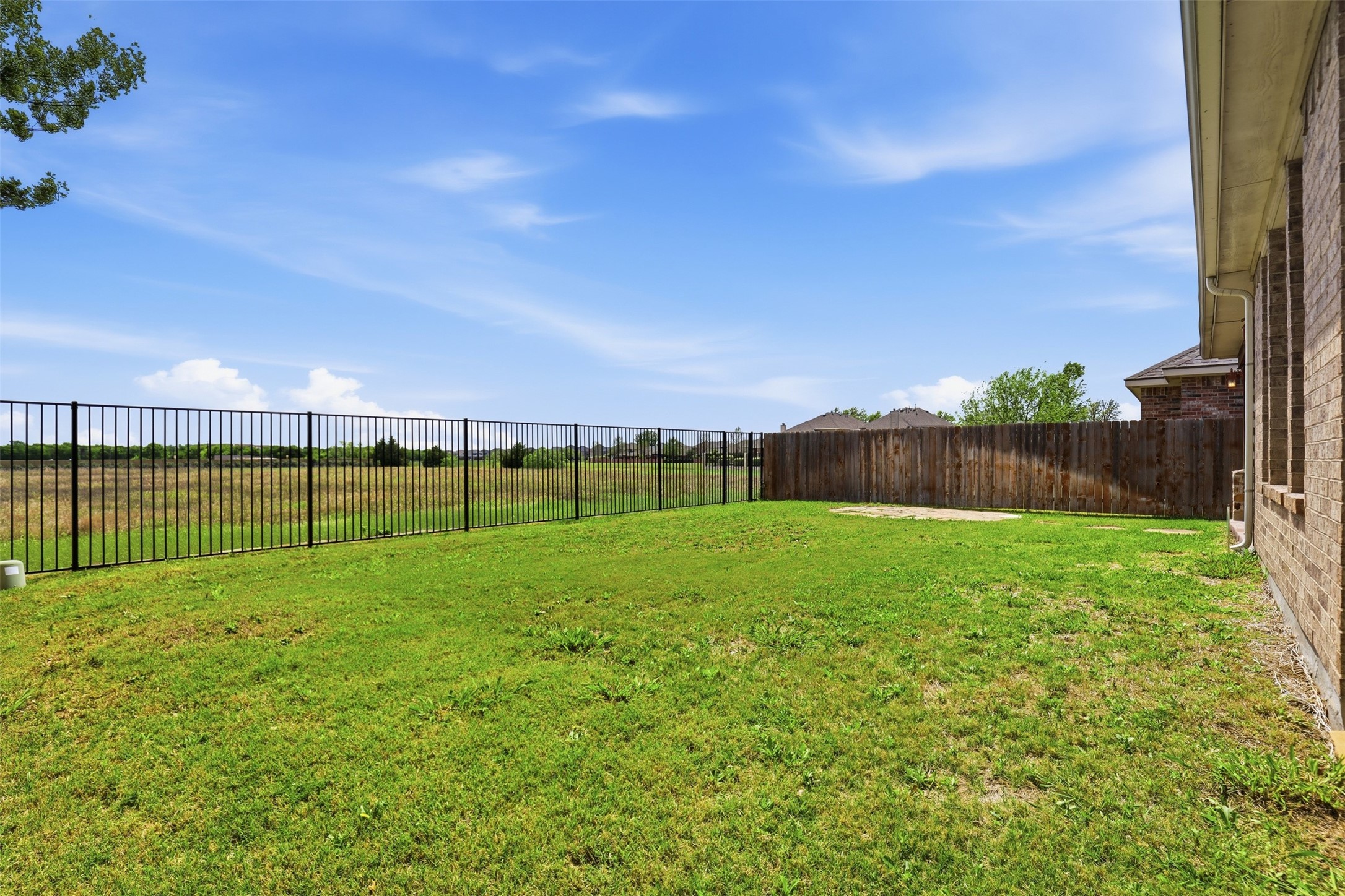 2451 Beachview Drive Grand Prairie TX 75054