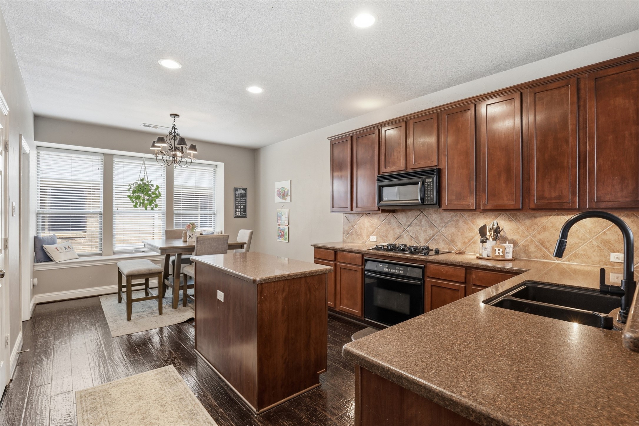 2451 Beachview Drive Grand Prairie TX 75054