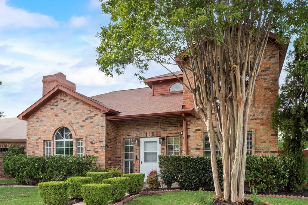 2001 Village Creek Drive Garland TX 75040