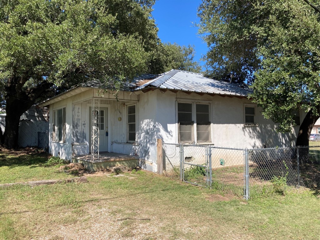 1305 N Ivy Street Stephenville TX 76401