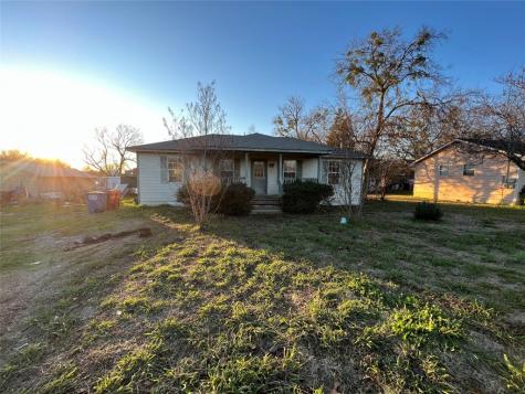106 S Honaker Street Farmersville TX 75442