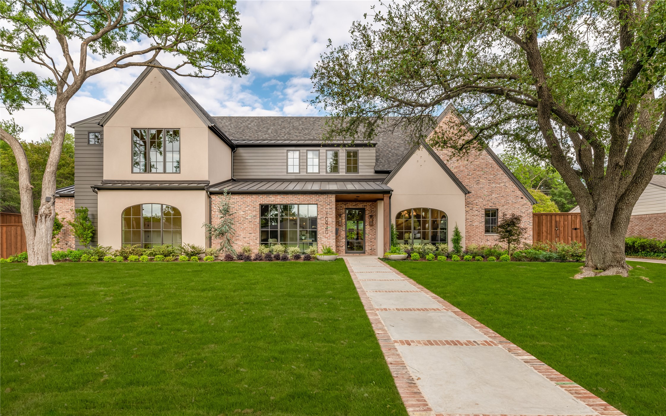 10940 Snow White Drive Dallas TX 75229