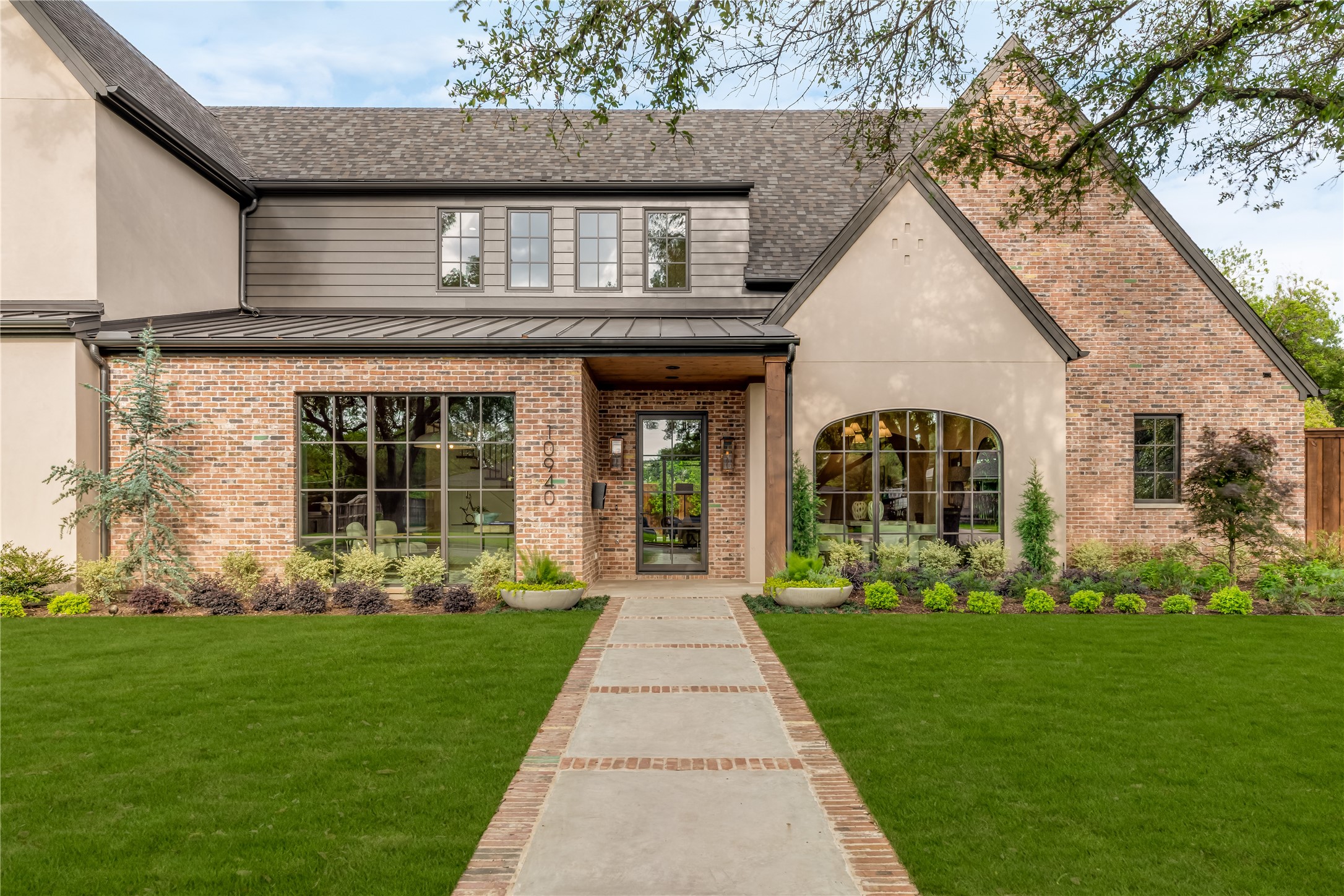 10940 Snow White Drive Dallas TX 75229