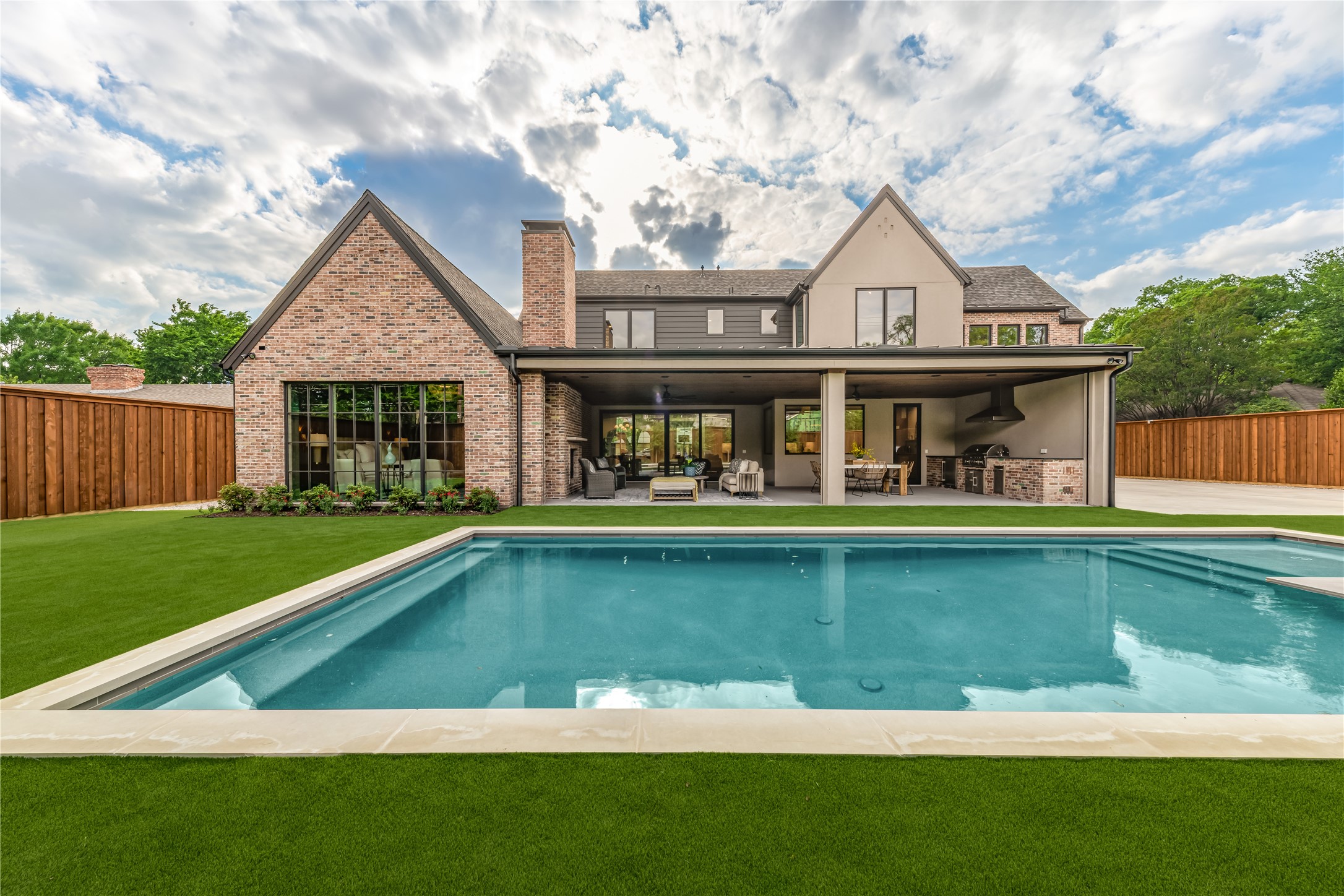 10940 Snow White Drive Dallas TX 75229