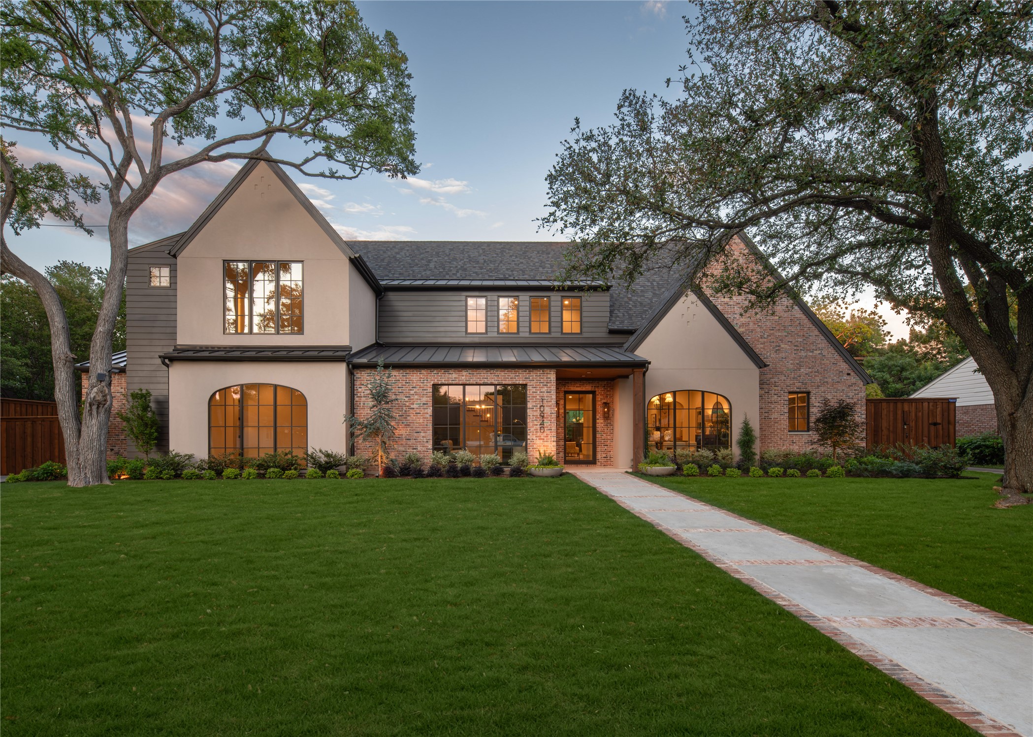 10940 Snow White Drive Dallas TX 75229