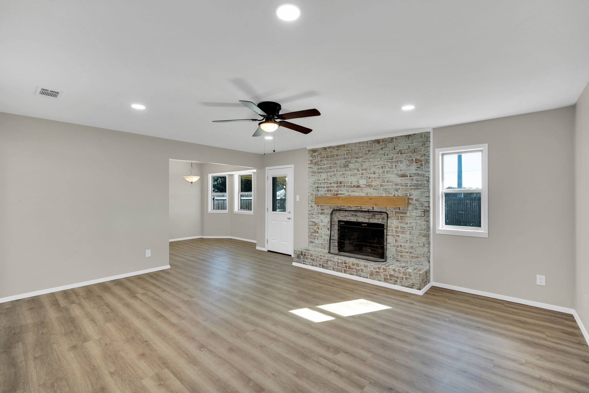 221 N Edgefield Road Waxahachie TX 75165