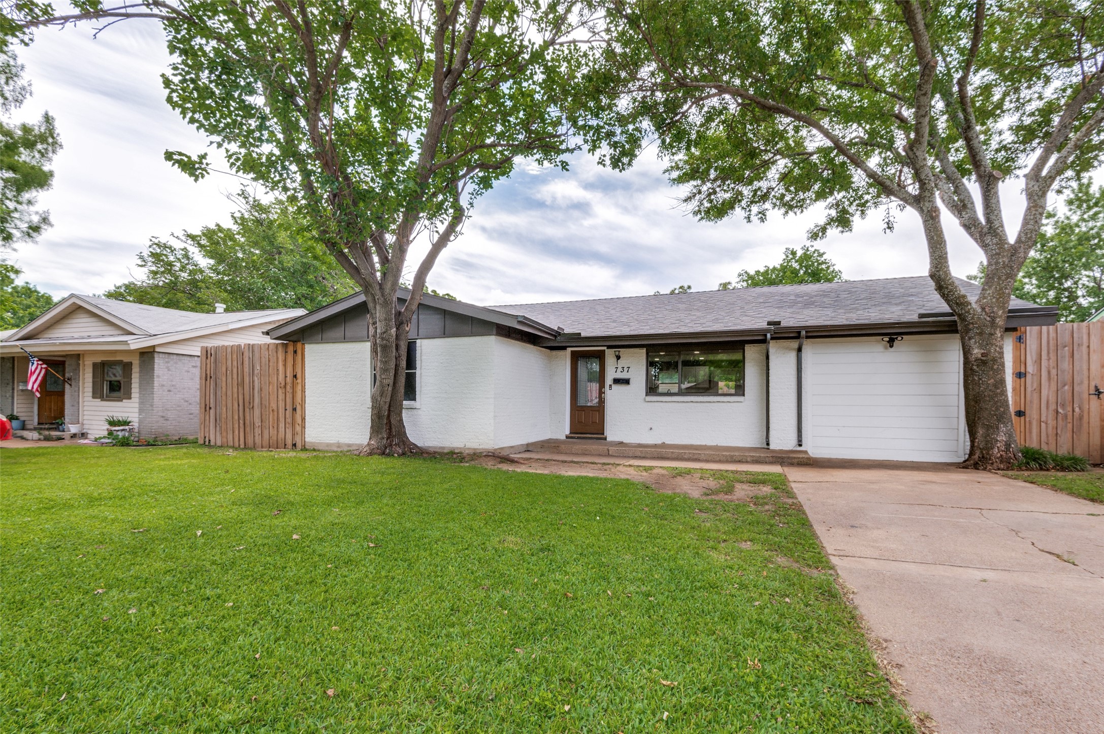 737 Cranbrook Lane Grand Prairie TX 75052