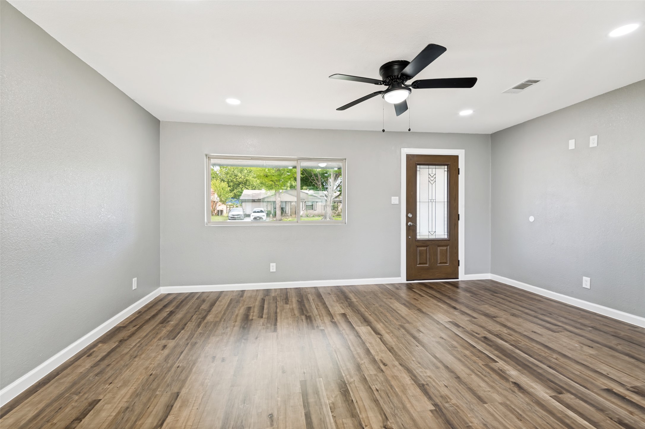 737 Cranbrook Lane Grand Prairie TX 75052