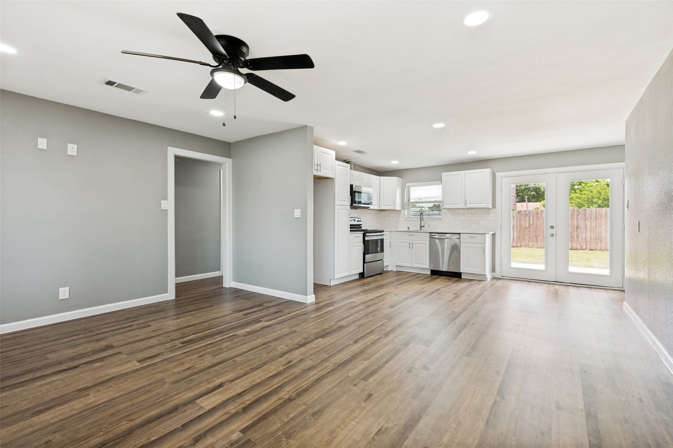 737 Cranbrook Lane Grand Prairie TX 75052