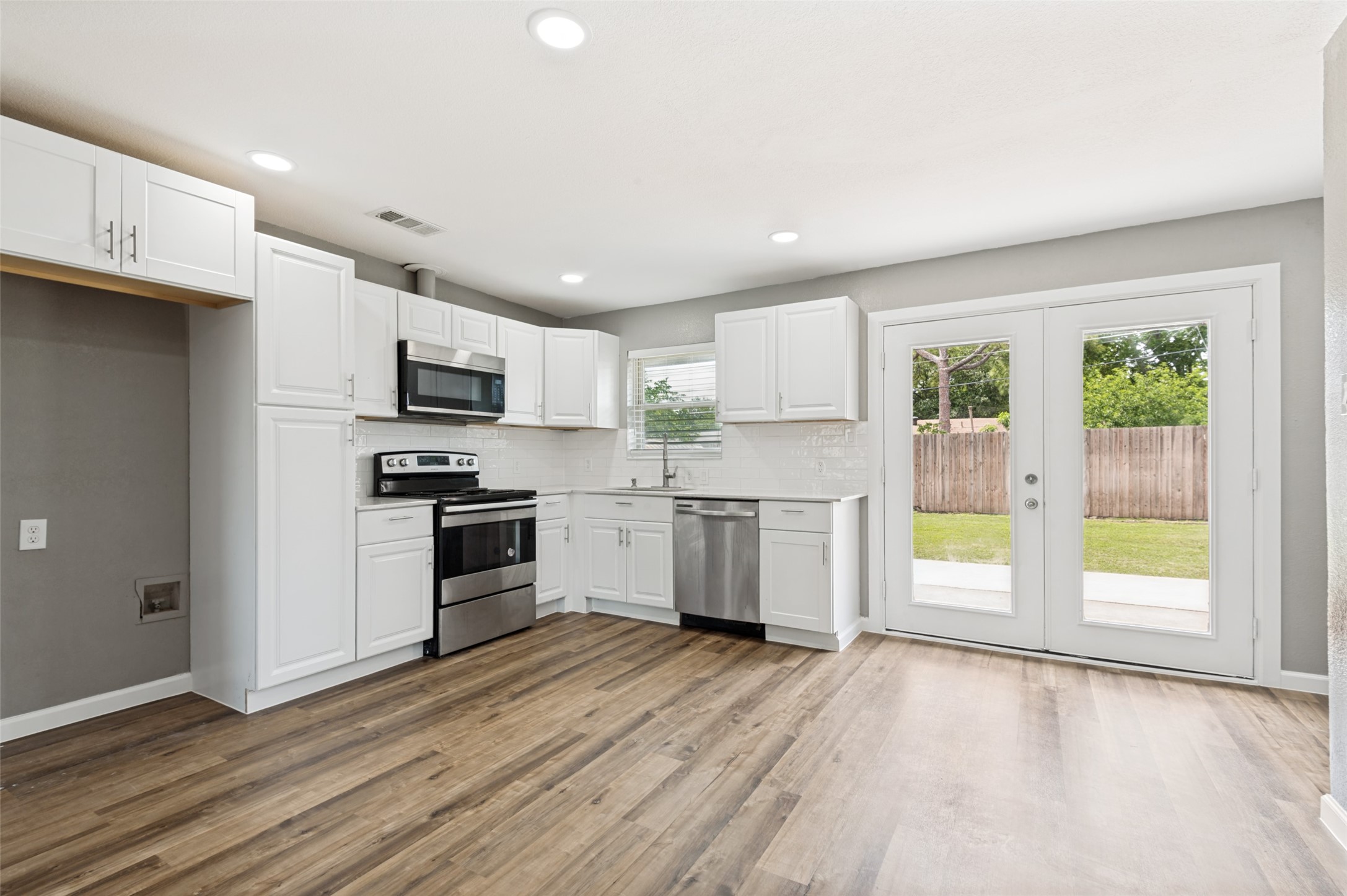 737 Cranbrook Lane Grand Prairie TX 75052