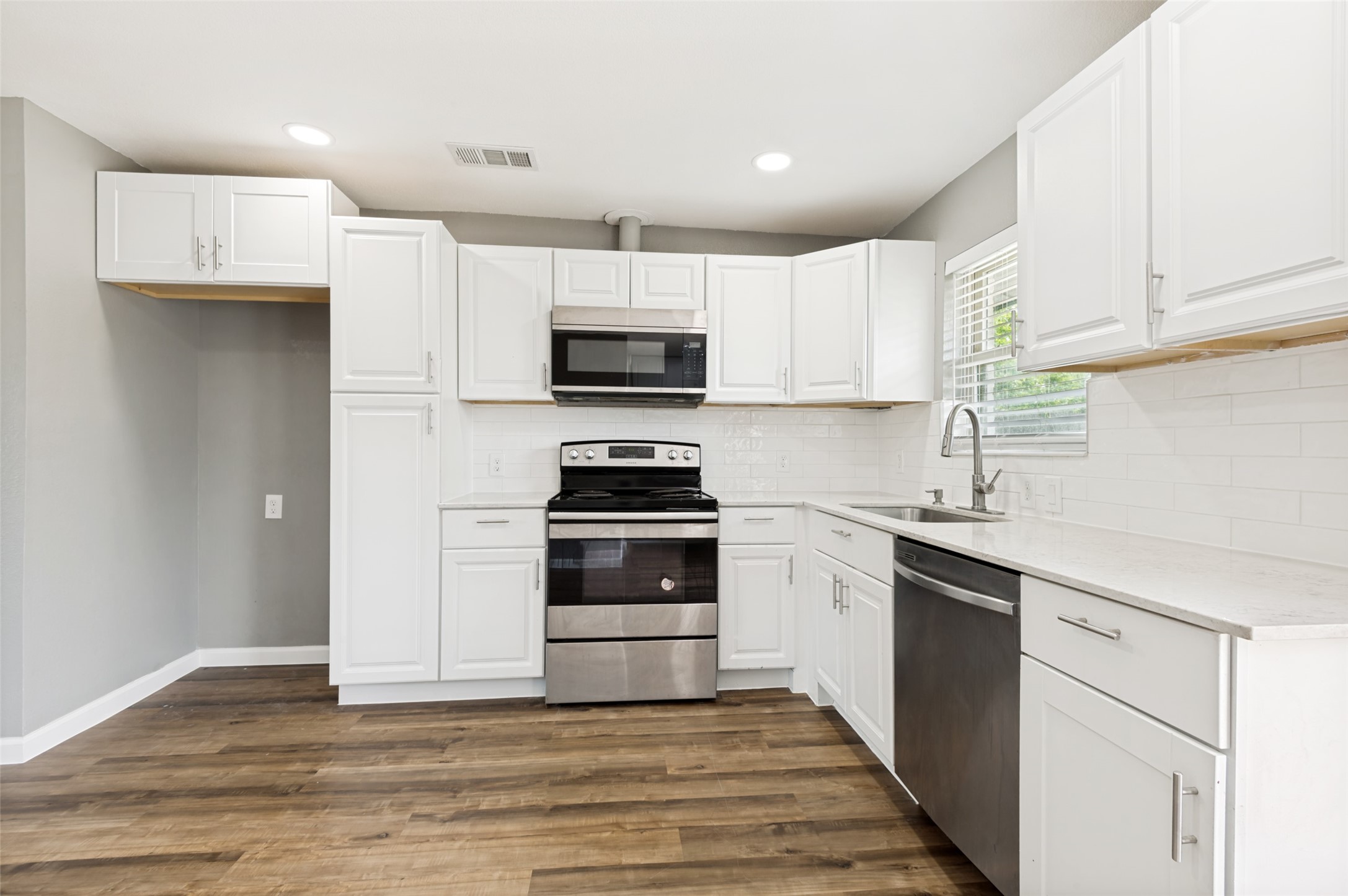 737 Cranbrook Lane Grand Prairie TX 75052