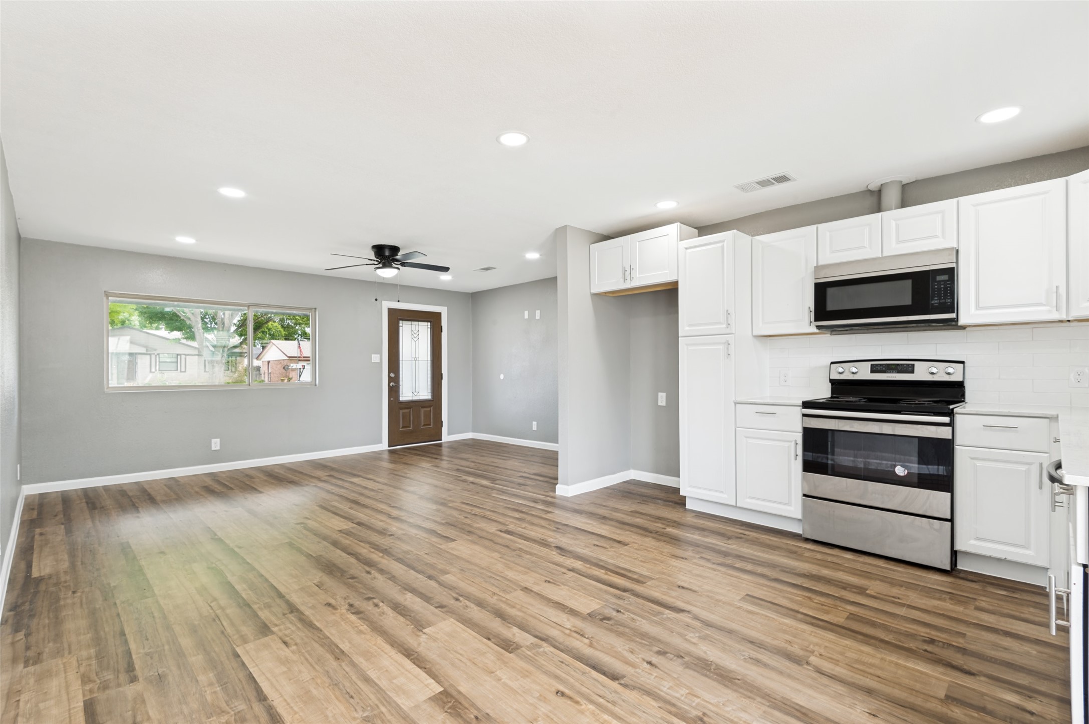 737 Cranbrook Lane Grand Prairie TX 75052