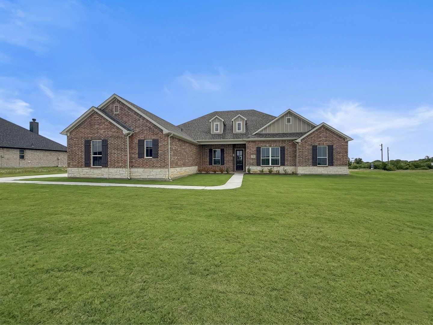 208 Slimp Bluff Azle TX 76020