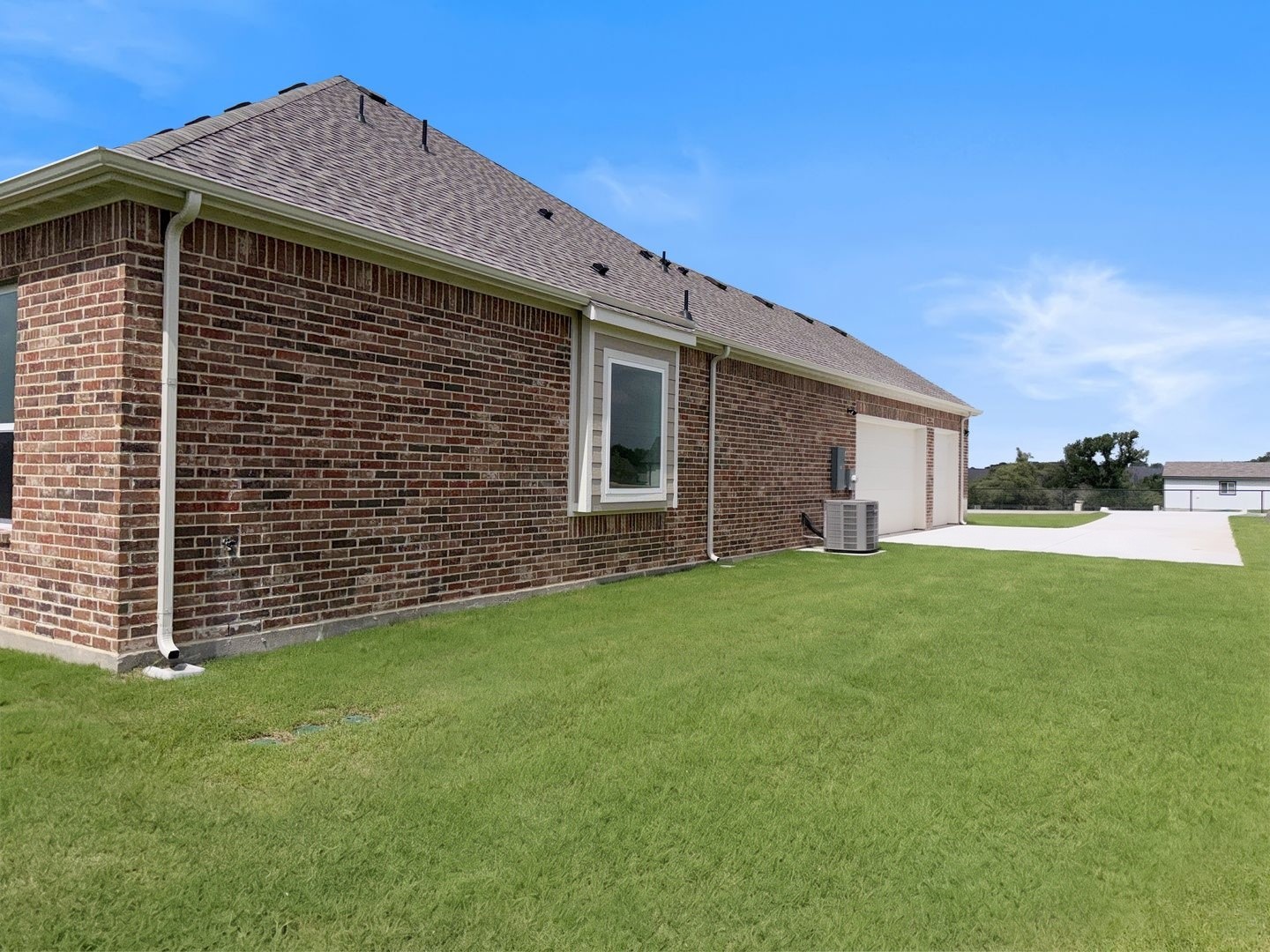 208 Slimp Bluff Azle TX 76020