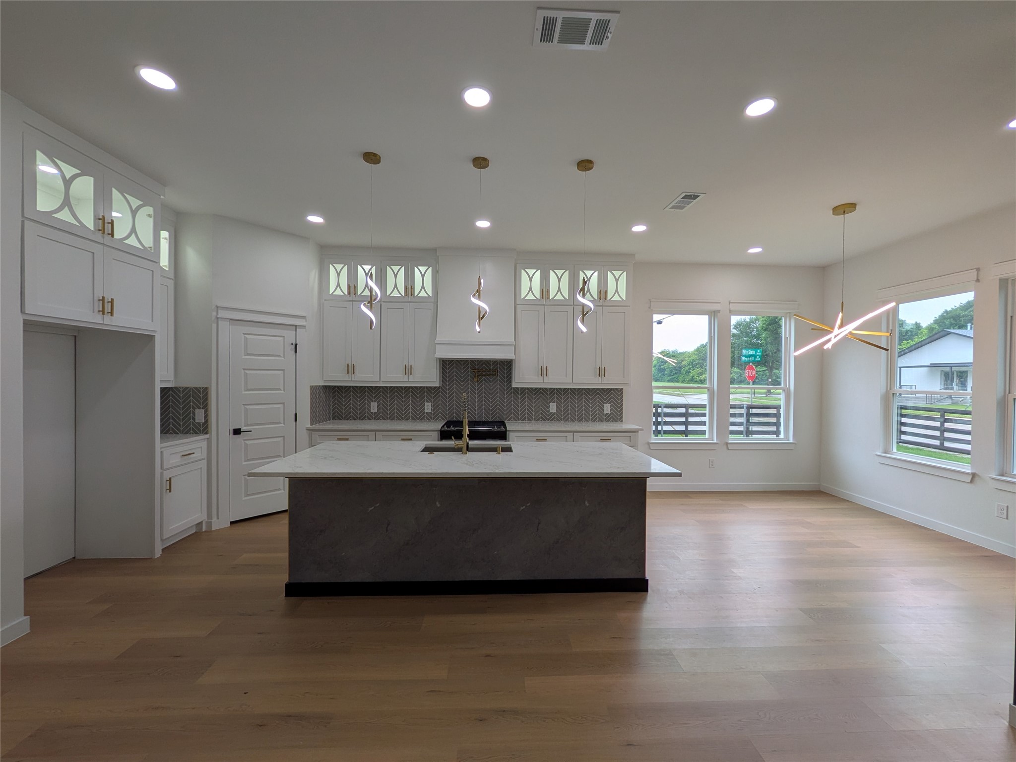 2404 56th Street Dallas TX 75241