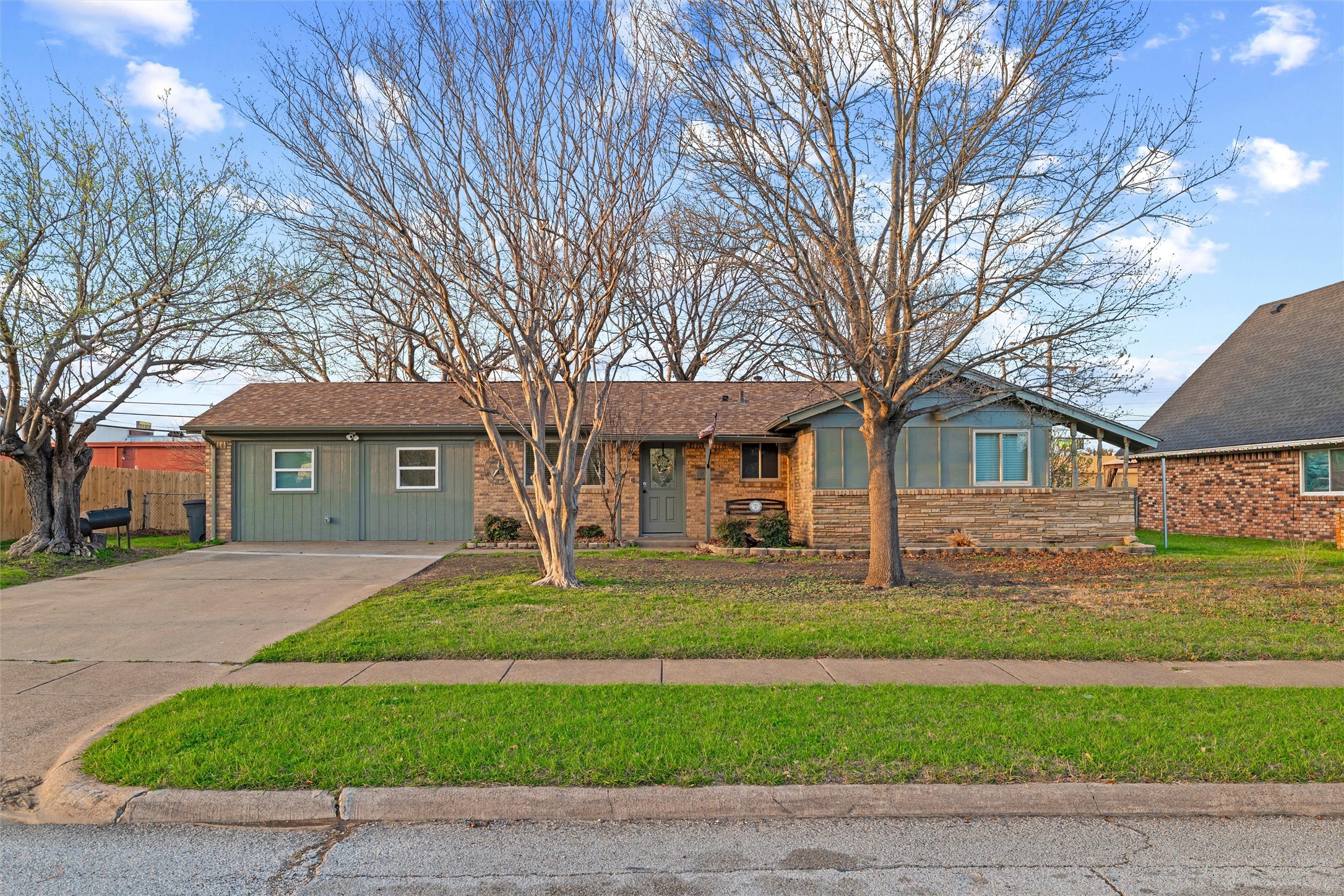 614 Greenbrook Lane Grand Prairie TX 75052